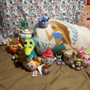 Disney plush , toys and blanket. Includes Disney munchlings , funko and tsumtsum